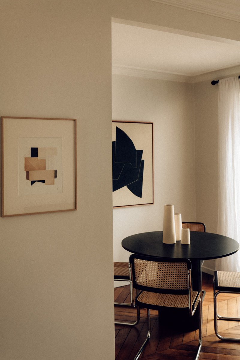 Pisos pequeños: 42 m² de lujo sereno, inspiración japonesa y arte minimalista 😍 Descubre toda la casa aquí: trib.al/wpJCR6L