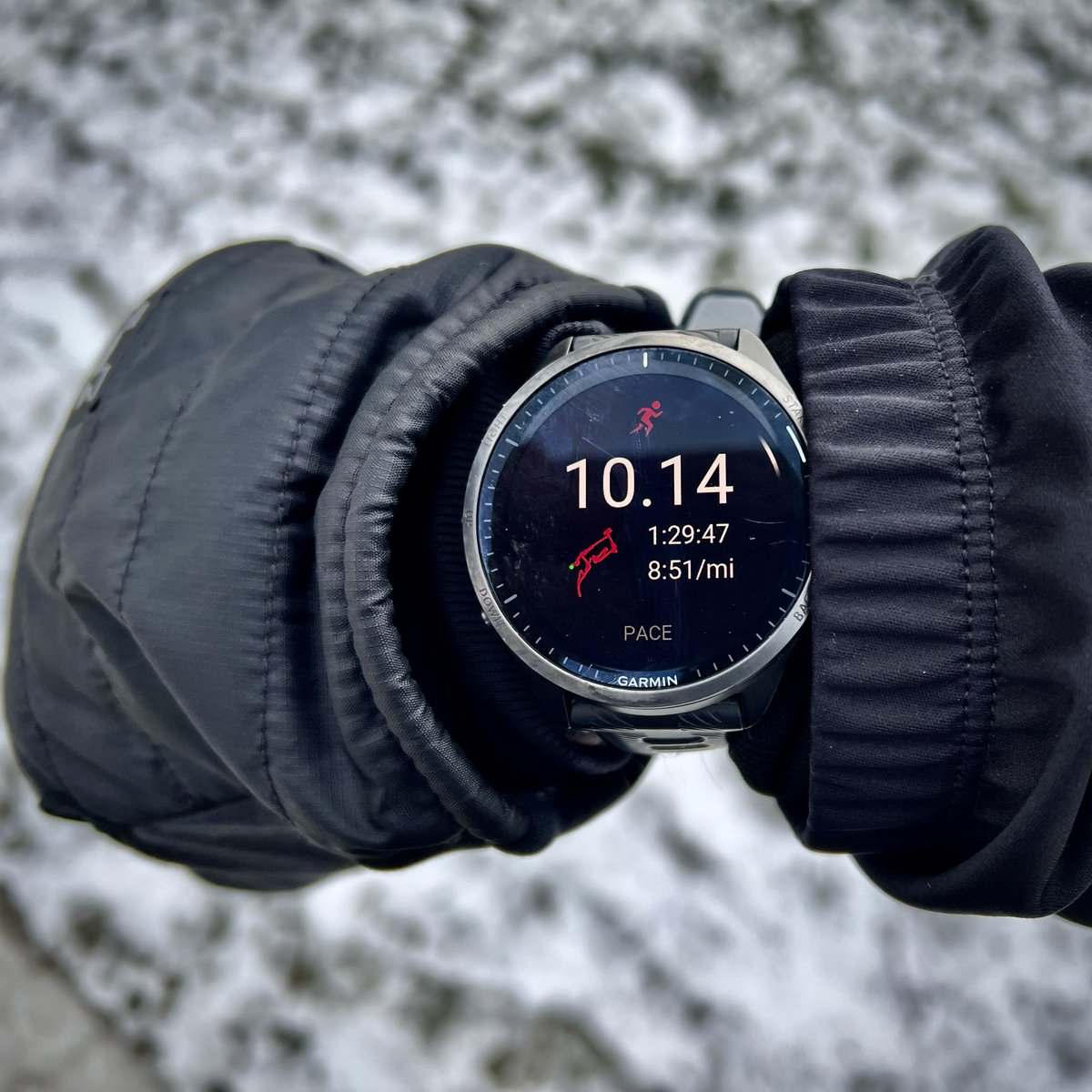 logann555's tweet photo. 10 more. Frozen river.. #ohioruns #ohiorunning #youlldobetterintoledo #altra #altrarunning #staygolden https://t.co/EXQJuZzOQ3
