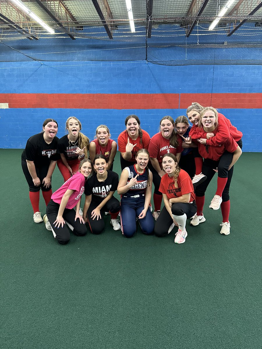 We had 12 girls come ready to work this past Sunday morning and with that being said we will be having another open gym Sunday 1/21 from 10-12 at Legends. #GoFalcons