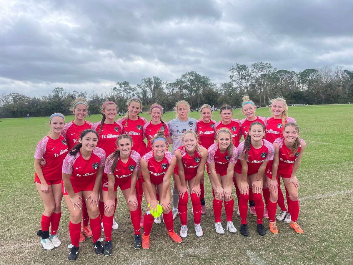 Elly Leander tweet media