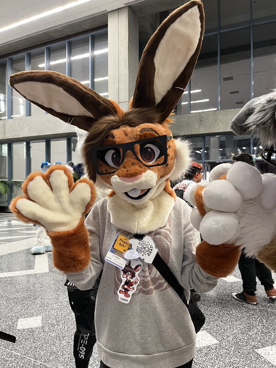 CiderBunArt's tweet photo. SUIT PICS
SUIT PICS 💖🐰

🎨@RegalBeansSuits 
📸 @RunRunnerRabbit https://t.co/P3bpNnjvmD