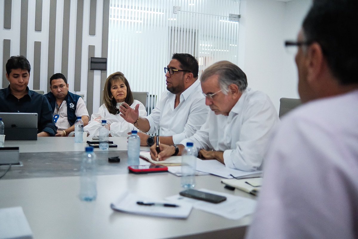 Pliniocg's tweet photo. #AEstaHora nos encontramos reunidos con el gobernador @veranodelarosa representantes de la @ANI_Colombia de @RutaCostera_ e integrantes del Comité No Más Peaje Papiros, conversando sobre el estado del mismo y la posible reactivación del cobro para las categorías C1 y C2. https://t.co/4GIPpvMvh7