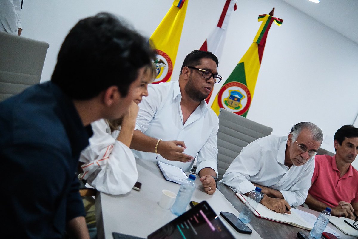 Pliniocg's tweet photo. #AEstaHora nos encontramos reunidos con el gobernador @veranodelarosa representantes de la @ANI_Colombia de @RutaCostera_ e integrantes del Comité No Más Peaje Papiros, conversando sobre el estado del mismo y la posible reactivación del cobro para las categorías C1 y C2. https://t.co/4GIPpvMvh7