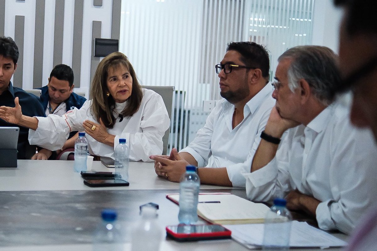 Pliniocg's tweet photo. #AEstaHora nos encontramos reunidos con el gobernador @veranodelarosa representantes de la @ANI_Colombia de @RutaCostera_ e integrantes del Comité No Más Peaje Papiros, conversando sobre el estado del mismo y la posible reactivación del cobro para las categorías C1 y C2. https://t.co/4GIPpvMvh7