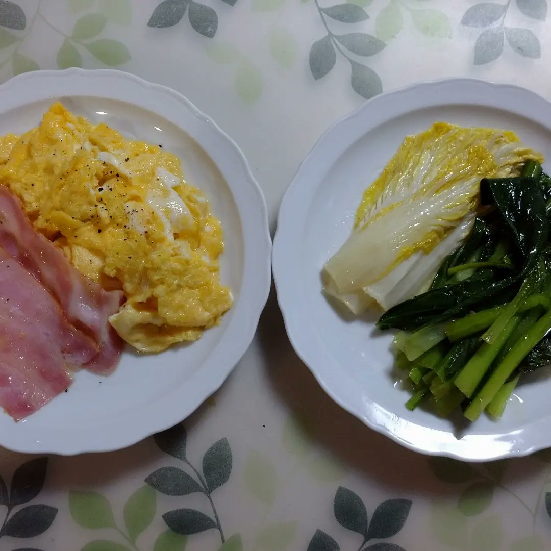 cherry_masaya's tweet photo. #goodmorning #mycooking #scrambleeggs #bacon
#sautedkomatsuna #sautedchinesecabbage
#tastegood
#朝ごはん #スクランブルエッグ #ベーコン
#炒油菜 #炒白菜 #美味しい #好吃😋 https://t.co/Vob2xQ4oy1
