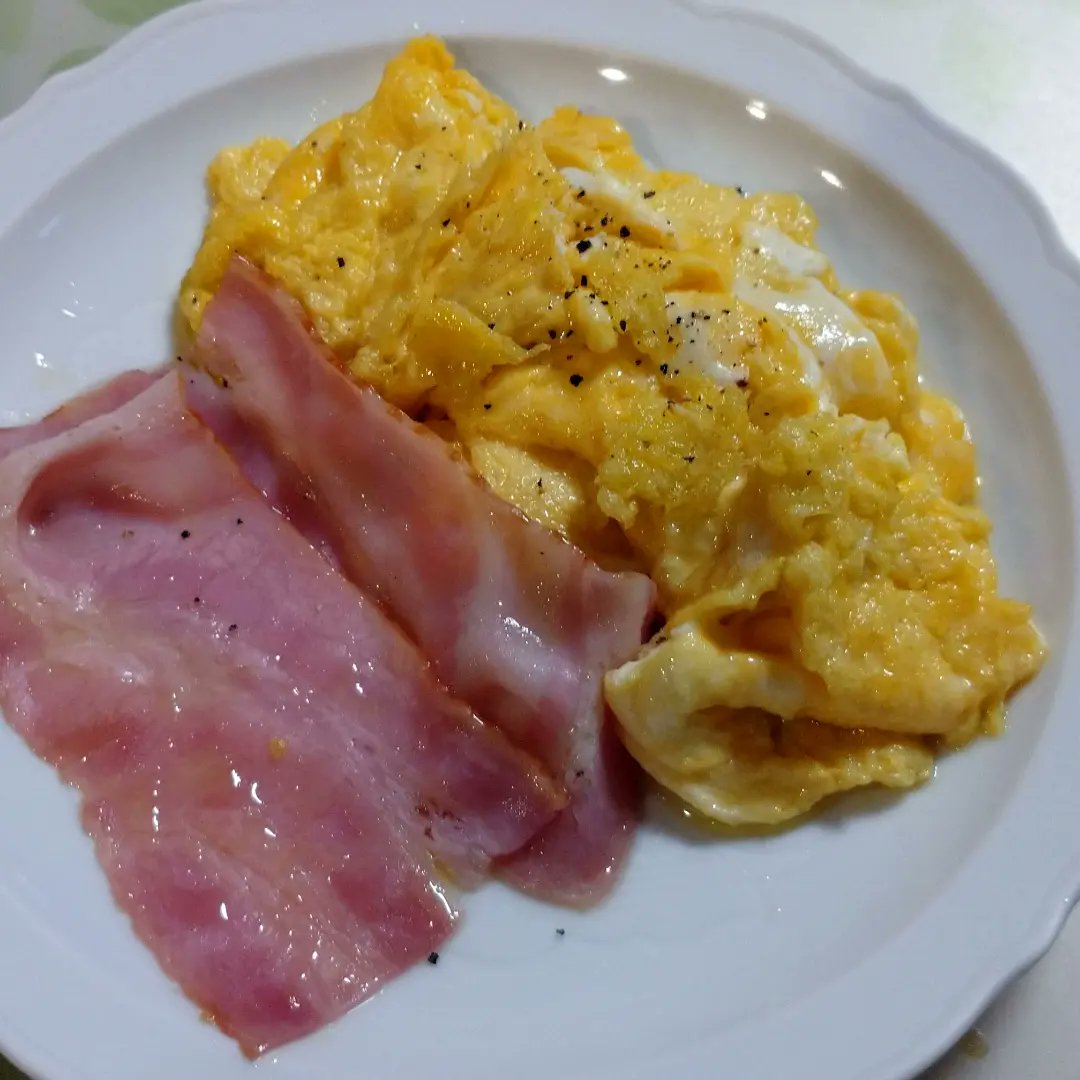 cherry_masaya's tweet photo. #goodmorning #mycooking #scrambleeggs #bacon
#sautedkomatsuna #sautedchinesecabbage
#tastegood
#朝ごはん #スクランブルエッグ #ベーコン
#炒油菜 #炒白菜 #美味しい #好吃😋 https://t.co/Vob2xQ4oy1