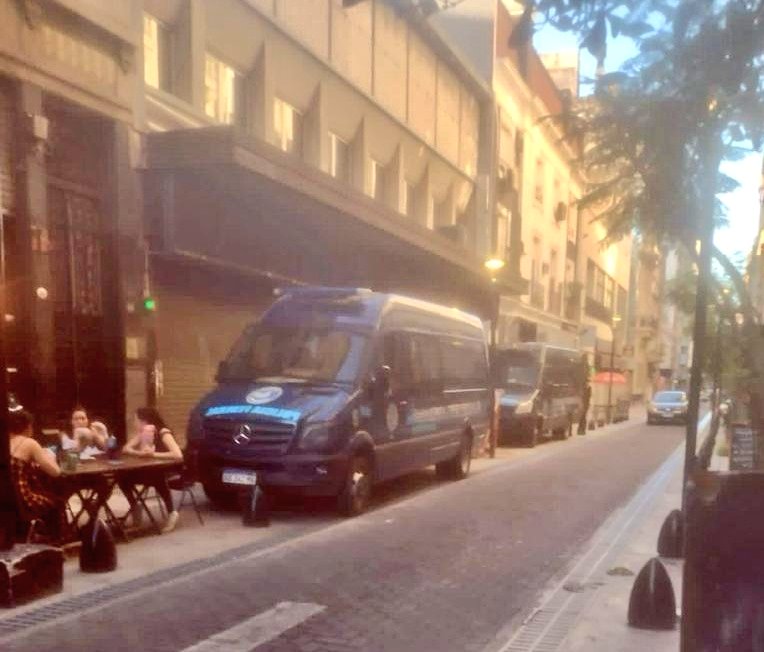 ✖️ Con <a href="/Canal7SiPreBA/">Trabajadores de Prensa de TV Pública │Canal 7</a> <a href="/somostelam/">Somos Télam</a> y <a href="/SiprebaRNA/">Sipreba en Radio Nacional</a>  repudiamos la presencia policial frente a TV Pública, Télam y Radio Nacional.
Nos preocupa el clima de violencia que provocan estos hechos, su impacto en la libertad de expresión, en el derecho a la comunicación y en la democracia.