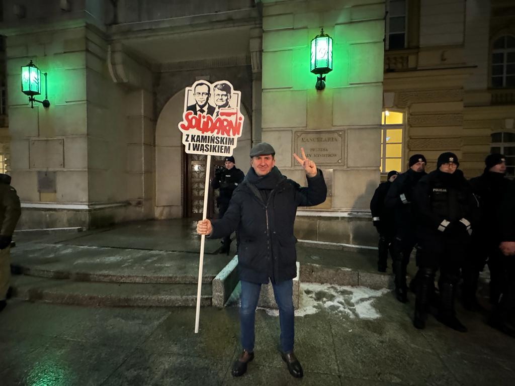 R_Romanowski1's tweet photo. #JestemProblememTuska
#UwolnićWięźniówPolitycznych
#FreePolitical https://t.co/Z80FfCvA3W