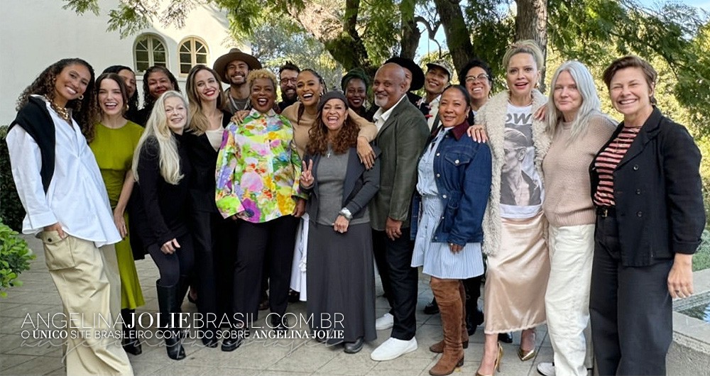 📸#AngelinaJolie com o elenco do filme #Origin em Los Angeles. Visite nosso website para saber mais e ver as fotos na Galeria! ➡ bit.ly/3HhA3qT 

🏷 #AunjanueEllisTaylor #AvaDuVernay #Events #Film #Jolie #LosAngeles #Movie #Movies #New #News #OriginMovie #Party #Photo