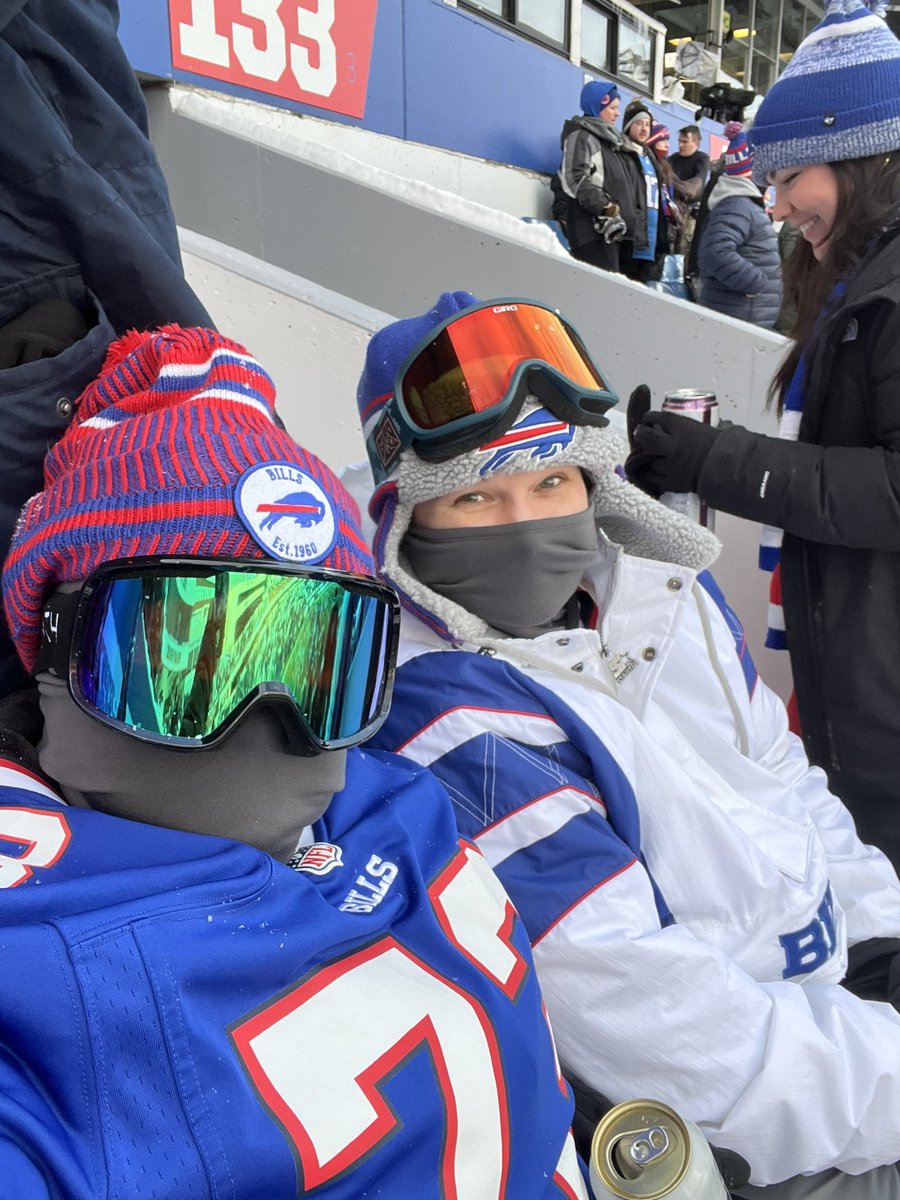 KA_A7717's tweet photo. @J9Talley I love off of Sheldon right near the stadium- Windom elementary has HUGE piles of snow, my guess is from the stadium! GO BILLS!!! https://t.co/Wu6GBFzw49