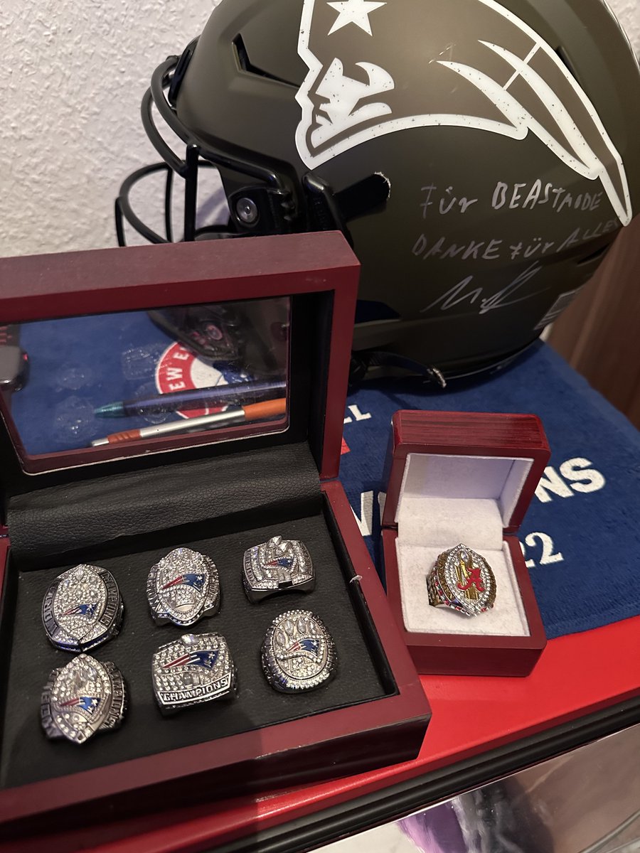 B3astm0deTV's tweet photo. Wollte nur mal kurz anmerken Herr @EsumePatrick, du hast einen Ring um deinen Finger, ich hab 7. was nun? 🎤 Drop
Ein bisschen Spaß muss ein.
#rtlnfl @RTL_Sport #Vommunity #ForeverNE https://t.co/cTOwCc76Lp