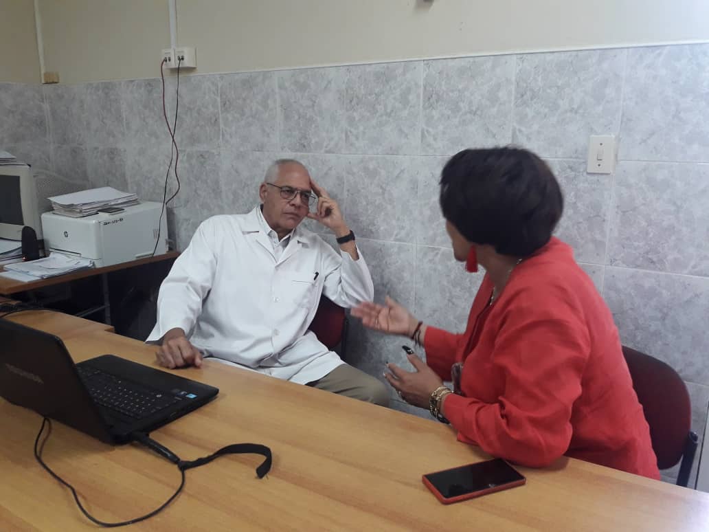 Salud_Isla's tweet photo. Encuentro de Directora General Salud Pública @Dra_BDaudinot con Dr C. Raul Herrera, Esp. II Grado Nefrología quien es invitado especial a XX Convención Científica SaludIsla 2023. 
#CubaPorLaVida https://t.co/GQtrXiW41i
