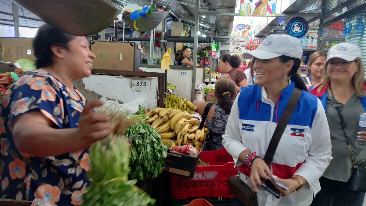 sector_comercio's tweet photo. Esta mañana nuestra candidata a la Vice Presidencia @hilcia2024 Visito y converso con los usuarios del Mercado San Miguelito 
#VotaSinMiedo #4deFebrero TRIUNFO NACIONALISTA VOTA POR ARENA. https://t.co/d0mQDUZZdT