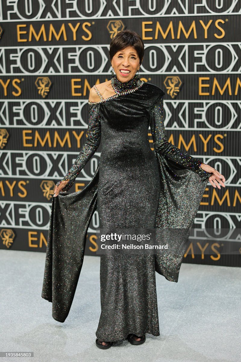 MediumSizeMeech's tweet photo. Okay Queen!!!!! Marla Gibbs is 92 and still kickin!!! https://t.co/VQoqlCogji