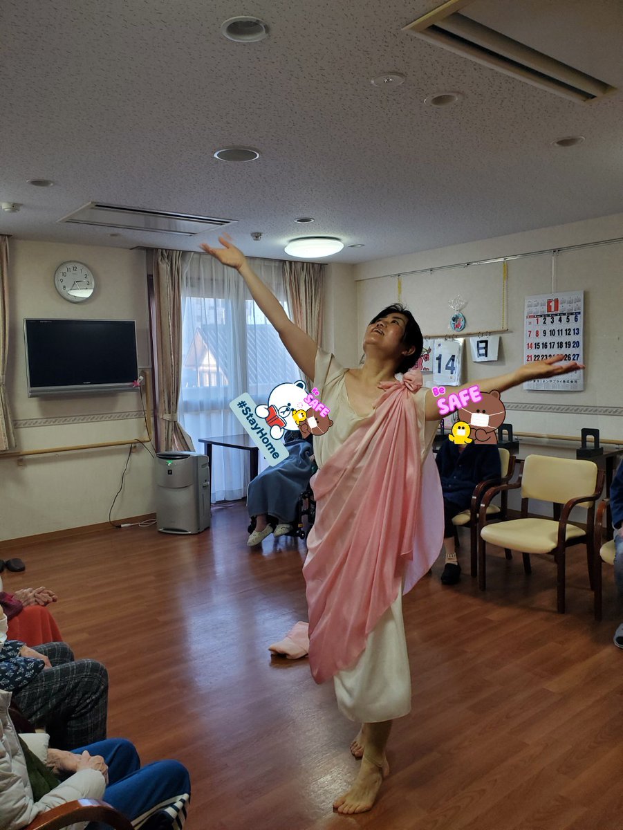 3Xt7nBQvI8yzZcT's tweet image. 先日、老人ホームでダンスセラピーを行ってきました。今回は皆様に妖精になってもらい森の中で楽しく踊っていただきました😊　〆にダンサーの藤村玲子さんにイサドラダンカンダンスを踊っていただきました。皆様うっとり💕　1/26.27.28東京シアターXで公演があるとのことです😃