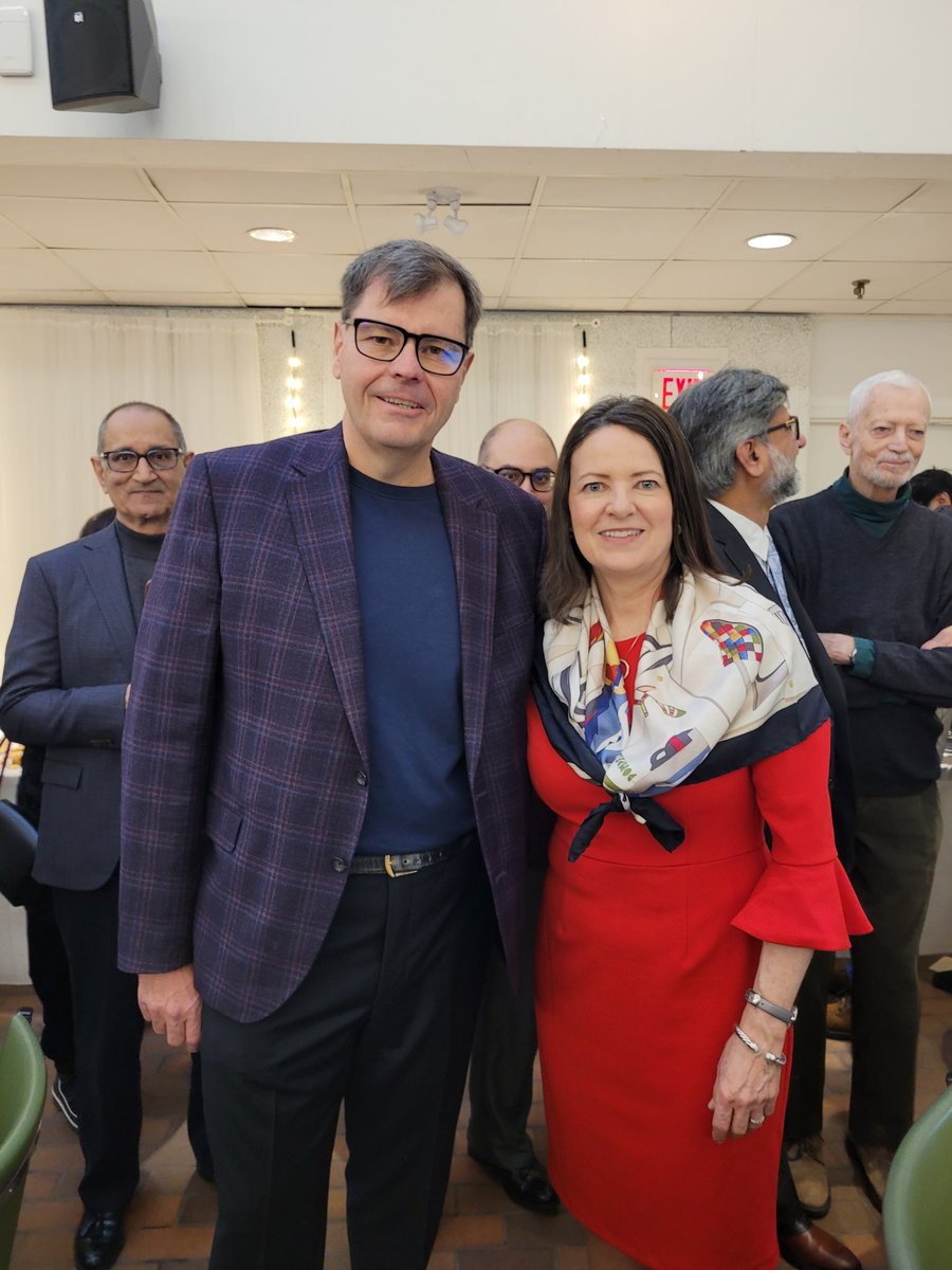 It was great to see my friend Stephanie Bowman MPP for Don Valley West last Saturday at her New Year's Levee. Jointly hosted with the Hon. Rob Oliphant MP for Don Valley West.  These are the fun events I get to attend as Ontario Liberal Party VP Organization.