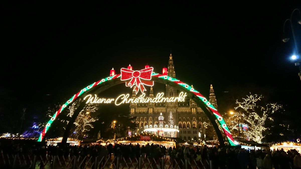 EMAT_japan's tweet photo. ウィーン音楽研修旅行での思い出
@市庁舎前クリスマスマーケット
✨🎄✨
#オーストリア #ウィーン #音楽 #研修旅行 #クリスマスマーケット #演奏旅行 #海外公演 #国際交流 #芸術文化 #ウィーンへ行こう https://t.co/JUj3ptH8Xm