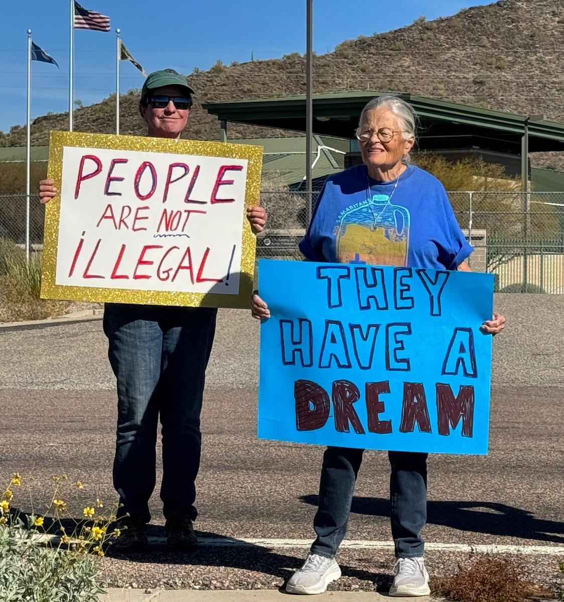 WitnessBorder's tweet photo. Compassionate Action for the Right to Migrate, Why Border Station, Ajo AZ. #MLKDay #SaveAsylum #WelcomeWithDignity https://t.co/4vqMYtsS6H
