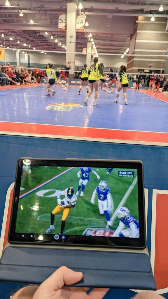davidleary's tweet photo. Me "watching" daughters championship volleyball game.
#GoBills #BillsMafia #BillsTwitter https://t.co/XSAcIst25w