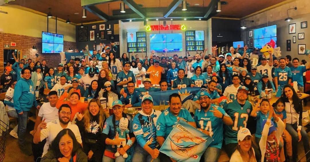 DolphinsNationM's tweet image. Muchas gracias a nuestros amigos @pepesegarra, @EnriqueBurak y @adevaldes por la mención durante la transmisión por @MiCanal5, no se logró el resultado de nuestros @MiamiDolphins pero deseamos que sigan los éxitos de los #3Amigos y de @TUDNMEX @NFL 

#TuPaseCompleto
#SBEnTelevisa