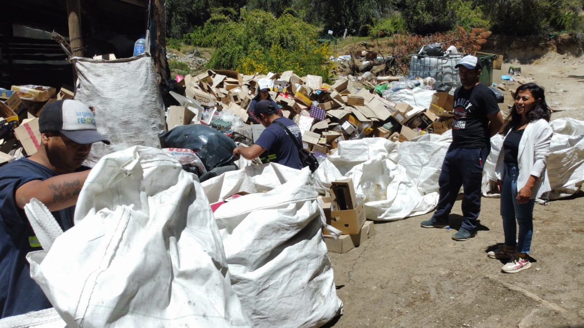 PrensaPehuenia's tweet image. Noticias Eco - amigables! 🌱♻️

Gracias a la cooperación con "Manos a la obra, recicladores de Zapala," logramos retirar 6 toneladas de reciclables en Villa Pehuenia Moquehue. 

Nota completa: acortar.link/Hj5J3b

#VillaPehueniaMoquehue #ReciclajeResponsable #EcoFriendly