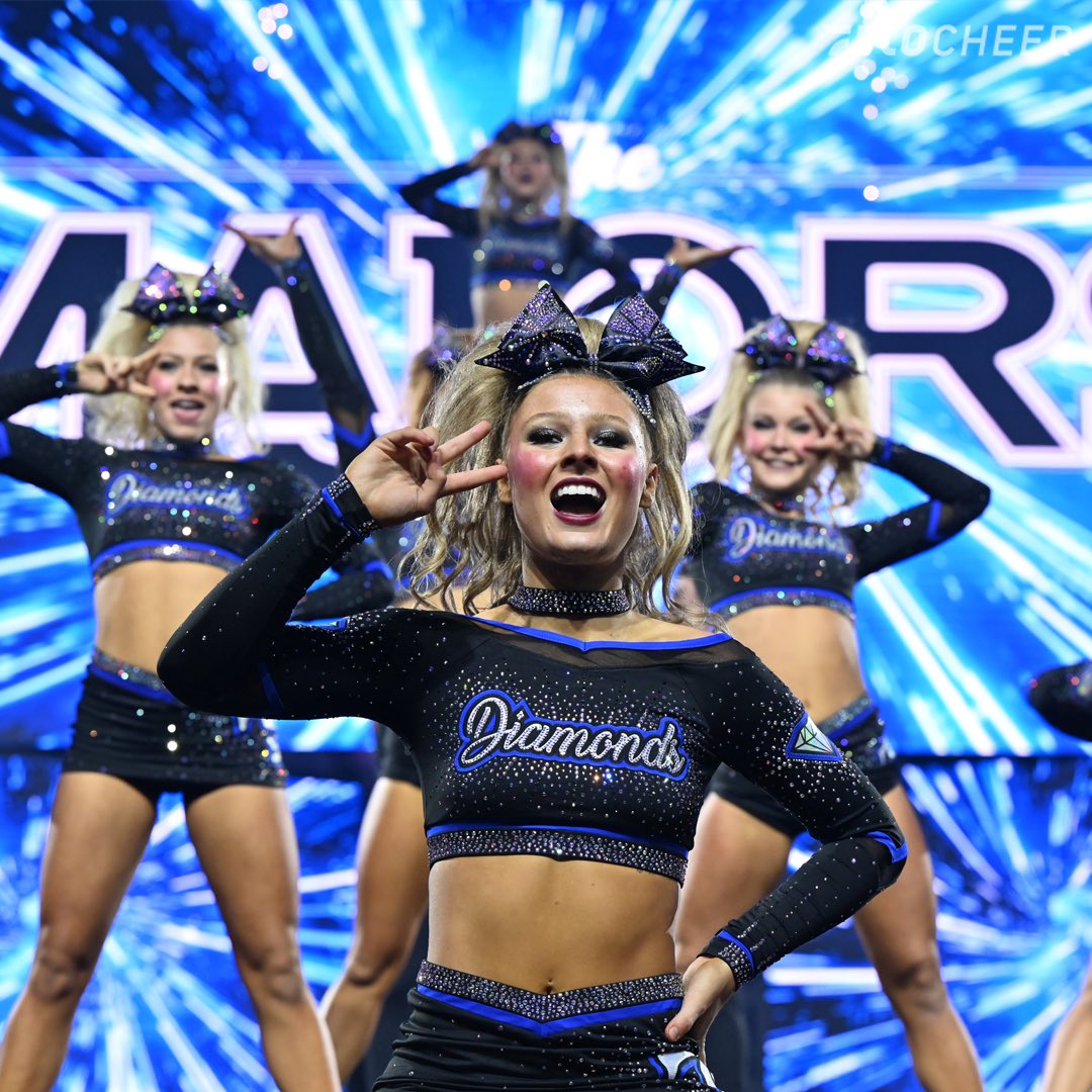 FloCheer's tweet photo. 𝗠𝗔𝗝𝗢𝗥𝗦 memories for your #MAJORSmonday 📸🤩 https://t.co/8VeyN7hIoe