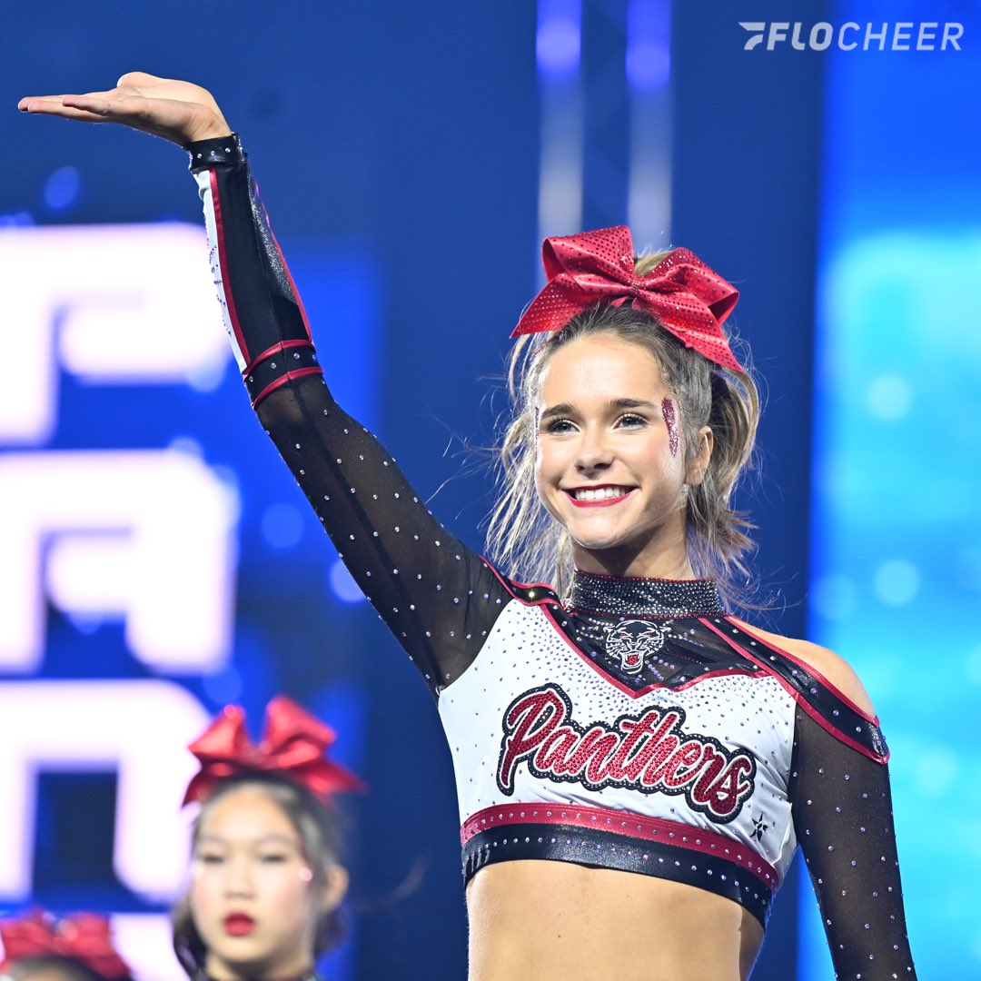 FloCheer's tweet photo. 𝗠𝗔𝗝𝗢𝗥𝗦 memories for your #MAJORSmonday 📸🤩 https://t.co/8VeyN7hIoe