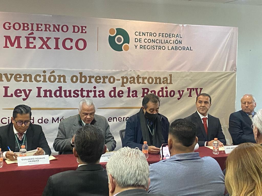 Celebramos la instalación de la Convención del Contrato Ley, un reflejo de nuestro compromiso con el diálogo y la colaboración. Juntos, avanzamos hacia un futuro laboral basado en el respeto mutuo y la comprensión en la industria de Radio y TV.