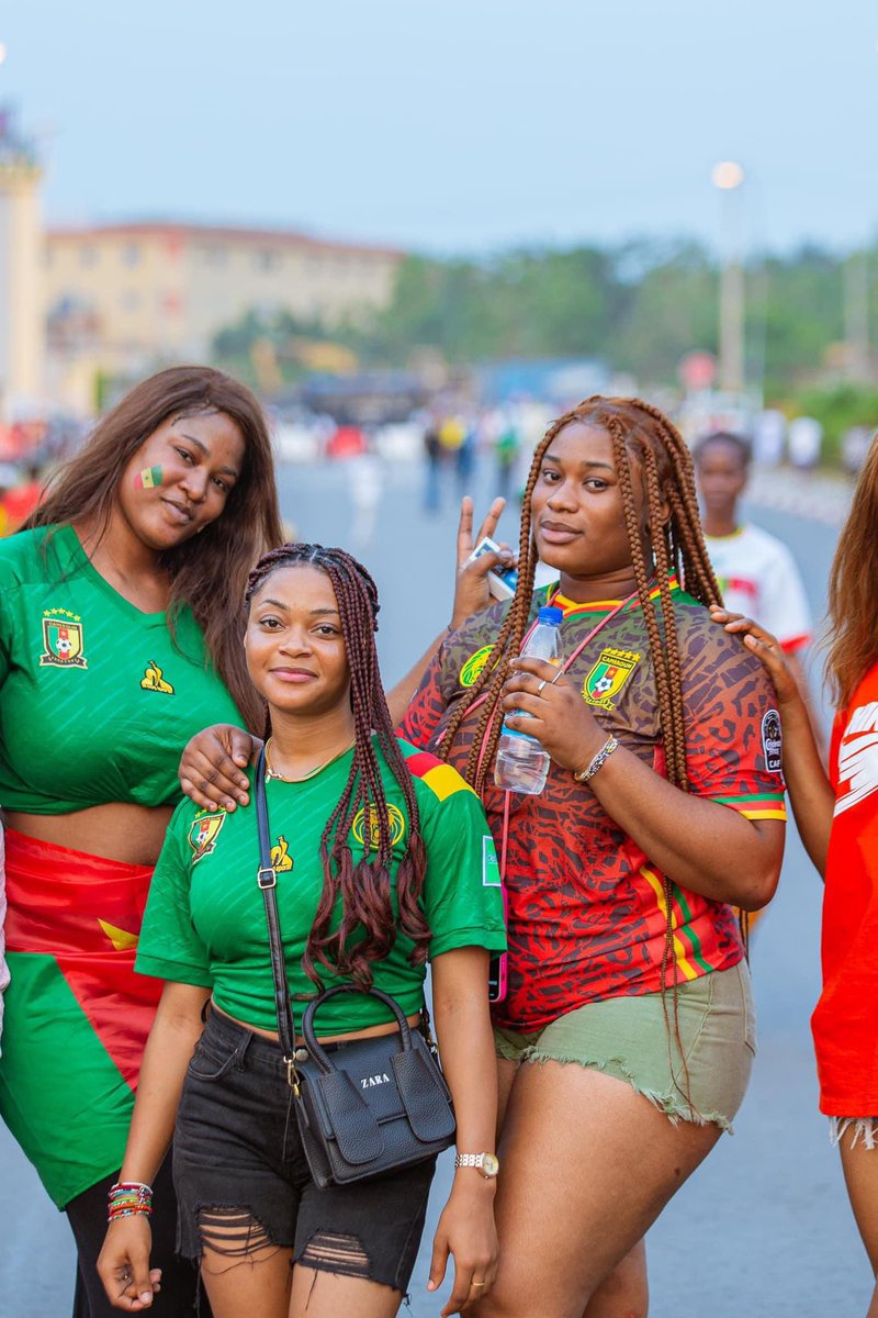 luca_varan's tweet photo. La Belle Famille est bien à Yamoussoukro hein 🔥🤩🔥🤩🔥
C'est la CAN de l'hospitalité oo
Ils sont chez eux 🔥🔥🔥
#CAN2023 https://t.co/o8QZrWzgH7