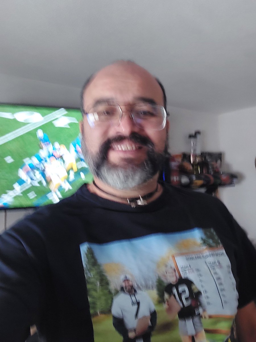 Renebv's tweet photo. Go Steelers!, un día cualquiera en la oficina https://t.co/8fvZ1KzaIz