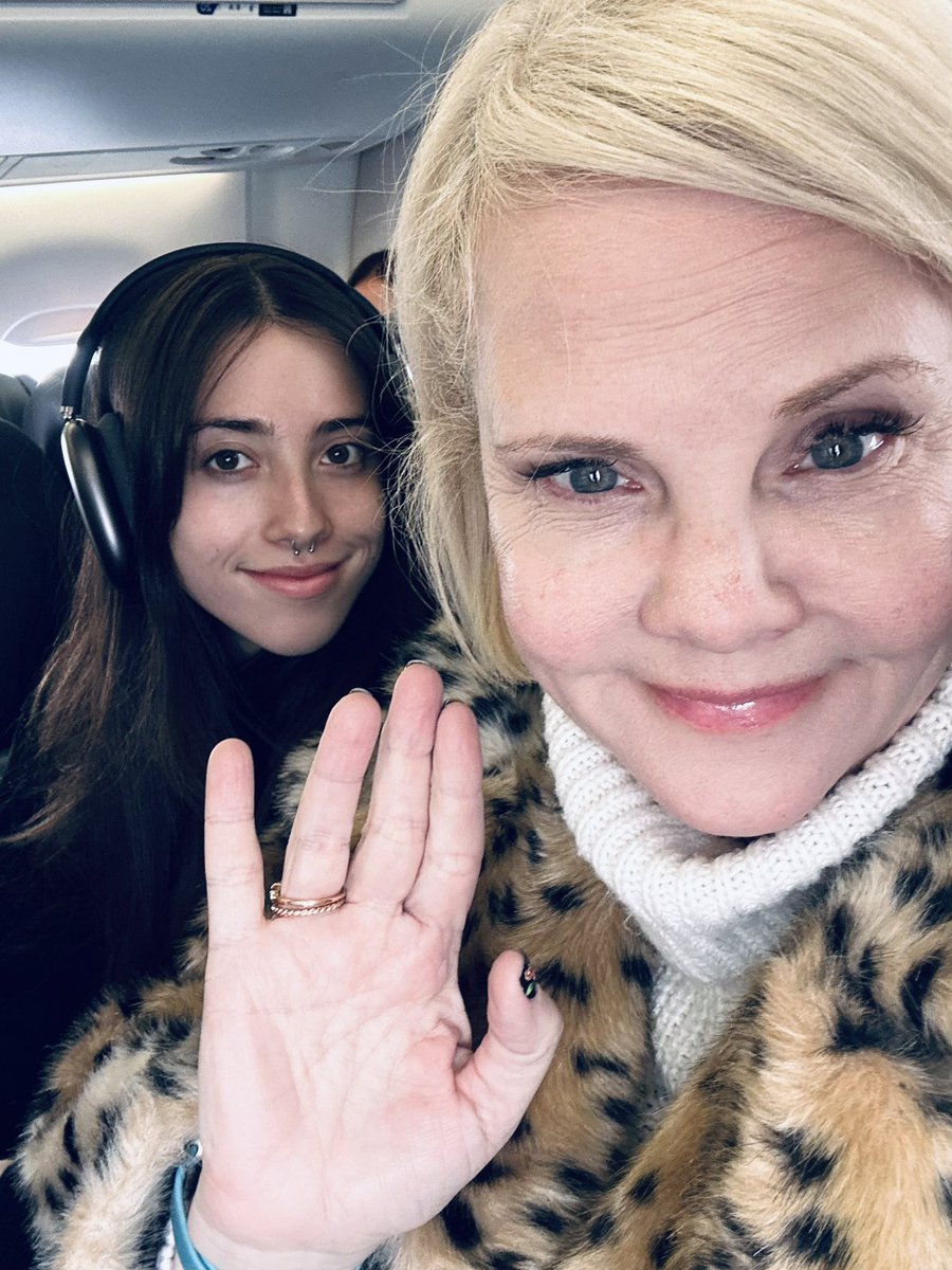 Kiersten Warren tweet media