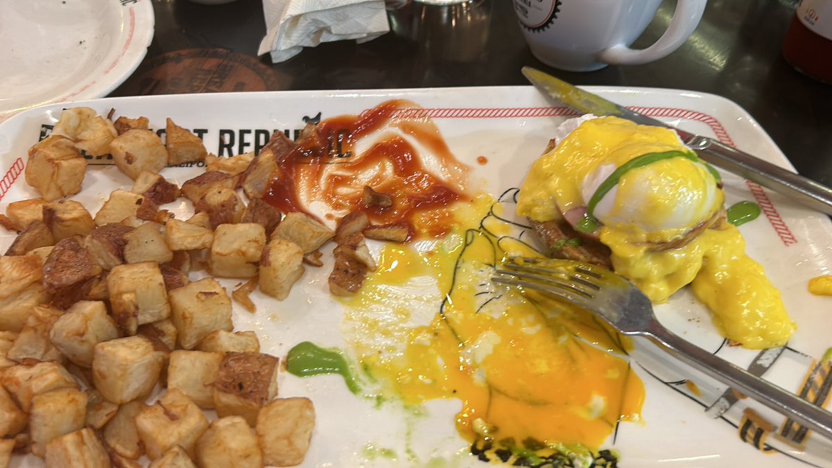 noah_orch's tweet photo. 6/10 underwhelmed my the Benny and had less than ideal service https://t.co/bTRJSQLTRg