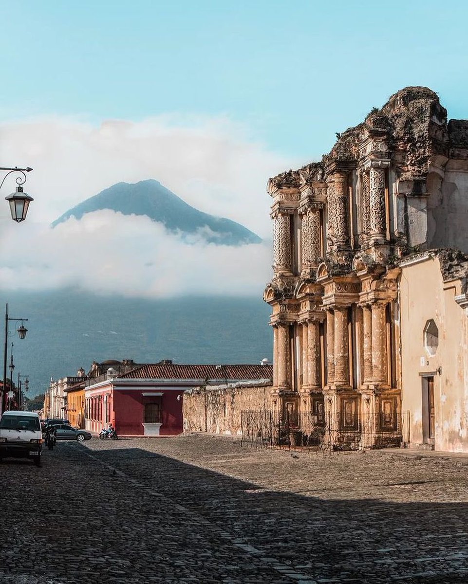 Hispaniarum Rex tweet media