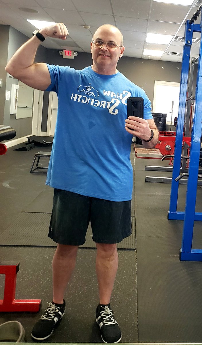 Slade45994190's tweet photo. Sporting new gear from @shawstrength 
Great pull workout! 💪
#gym #gymmotivation #shawstrength https://t.co/mDCo99DWeB