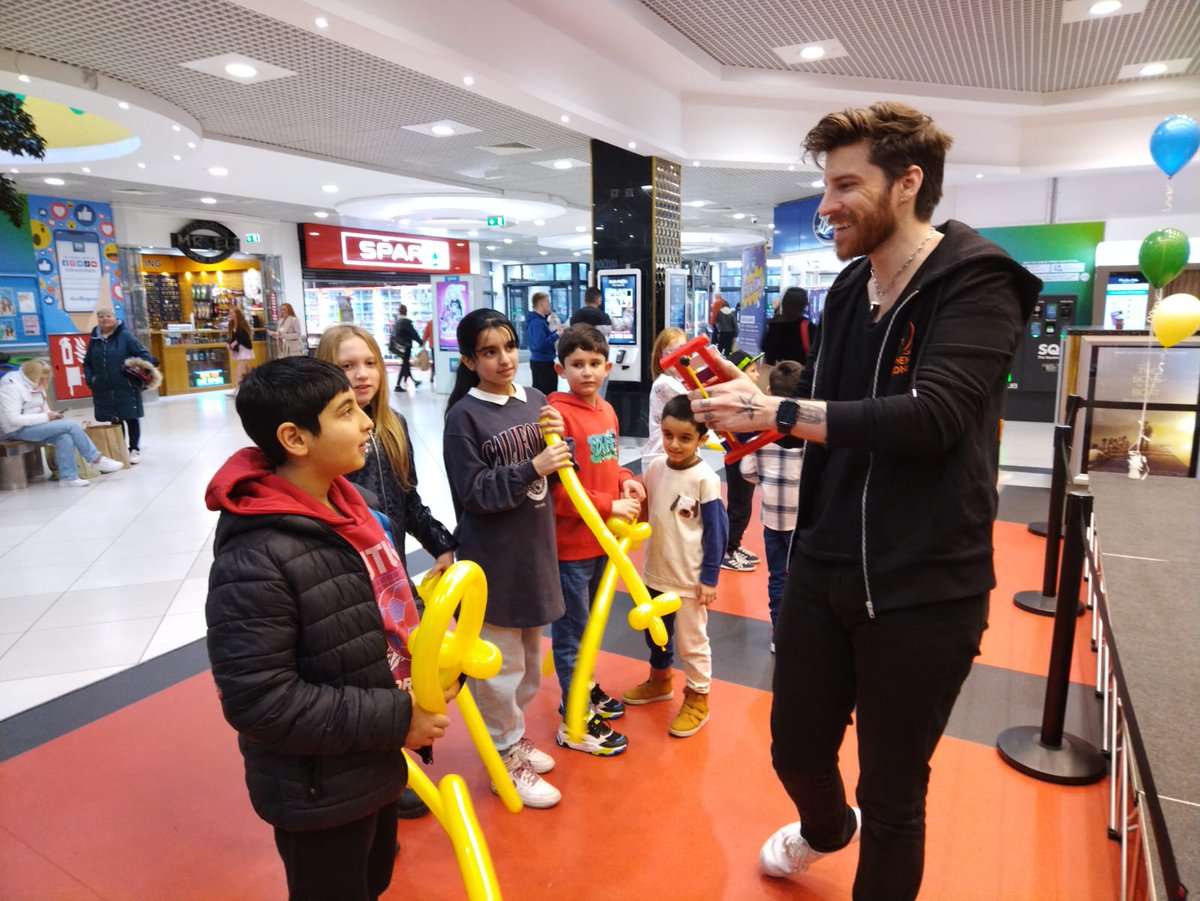 PhoenixSongIE's tweet photo. Thanks so much to my amazing musicians in @TheSqTallaght yesterday, proudly sponsored by @ActiveSouthDub 🧡🖤☮️

I'll be back on Level 3 on Saturday at 3pm on  27th January for more rhythm madness! https://t.co/Px6z9Nse18