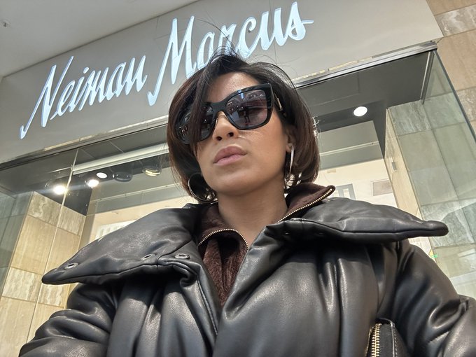 I&rsquo;m  Shooting today can you guess what??! https://t.co/pTWDc14XHo<a href="/tag/rt"class="tags"><span>#rt</span></a><a href="/tag/facesitting"class="tags"><span>#facesitting</span></a>