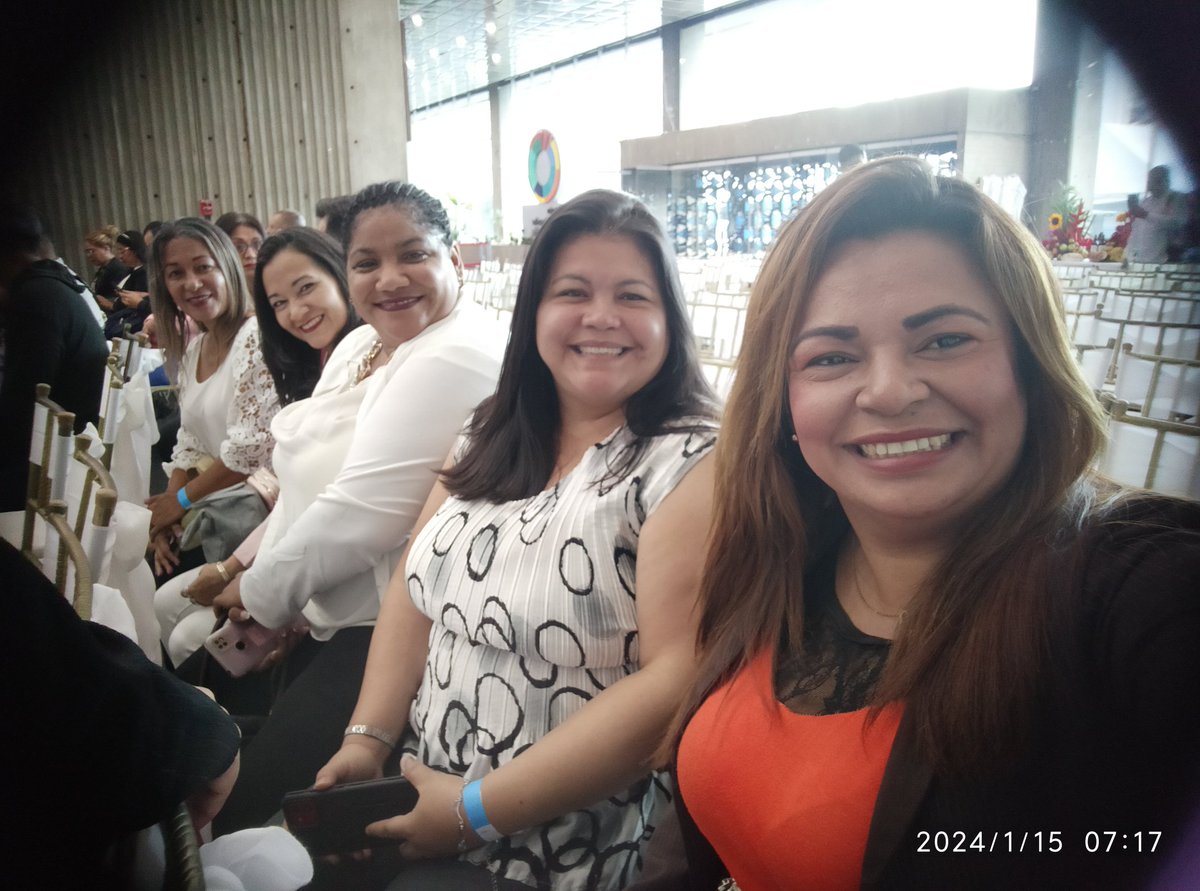 CDCEFuertTiuna's tweet photo. Hoy no es cualquier día. Hoy es el día del maestro y maestra venezolana. El equipo del @CDCEFuertTiuna presente en el acto conmemorativo en el  #MPPE 
@NicolasMaduro 
@_LaAvanzadora 
@CDCECaracas 
@MPPEDUCACION https://t.co/qeoD5BZ2oz