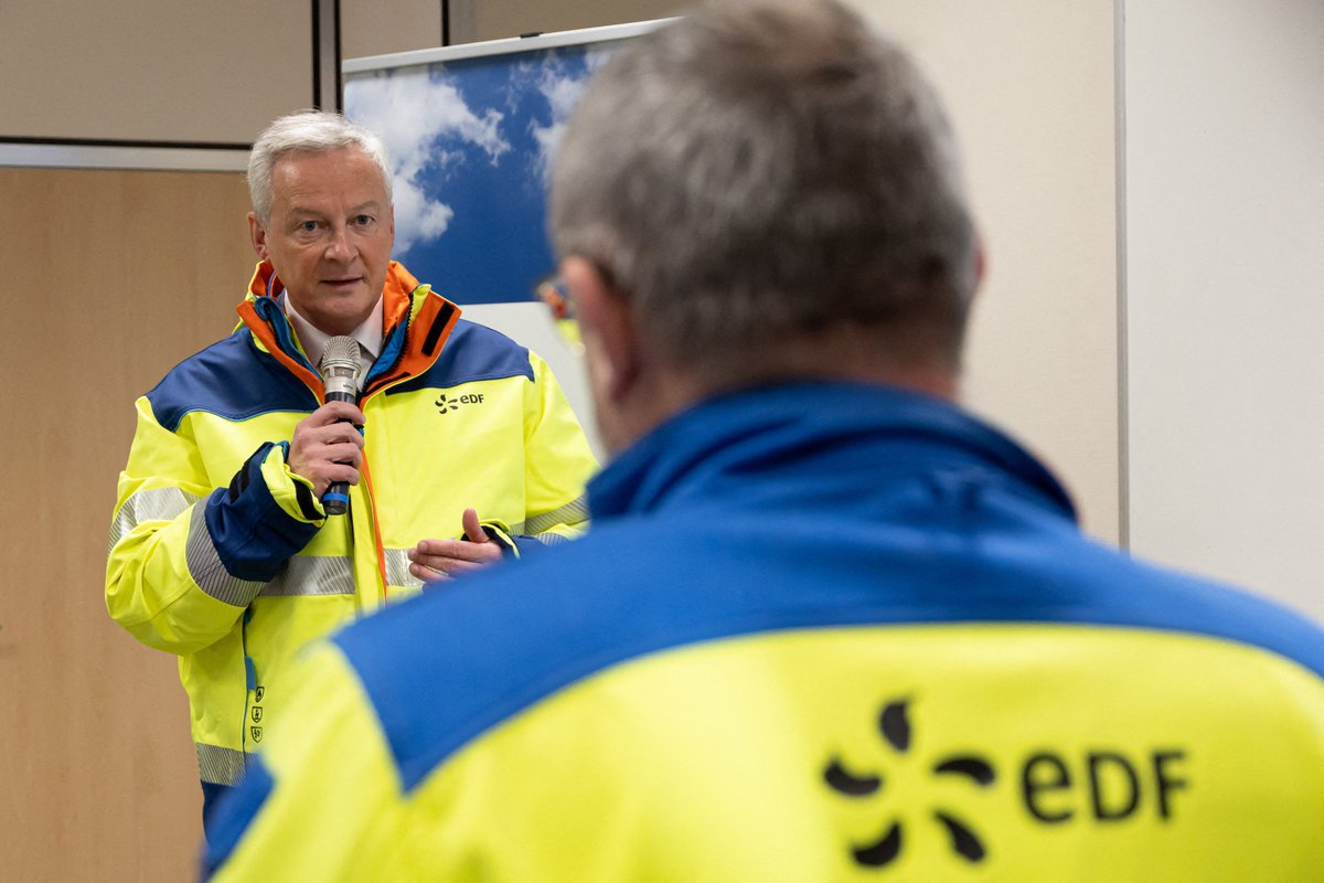 xursat's tweet photo. Décarboner l'économie passe par le nucléaire actuel et futur. A Gravelines le programme EPR2 🇫🇷 aborde une nouvelle étape: la @CNDPDebatPublic annonce un débat public d'ici l'été pour 2 EPR2 et EDF confirme un approvisionnement stable &amp; compétitif en⚡️décarbonée à @ArcelorMittalF https://t.co/OZ9decSpwz