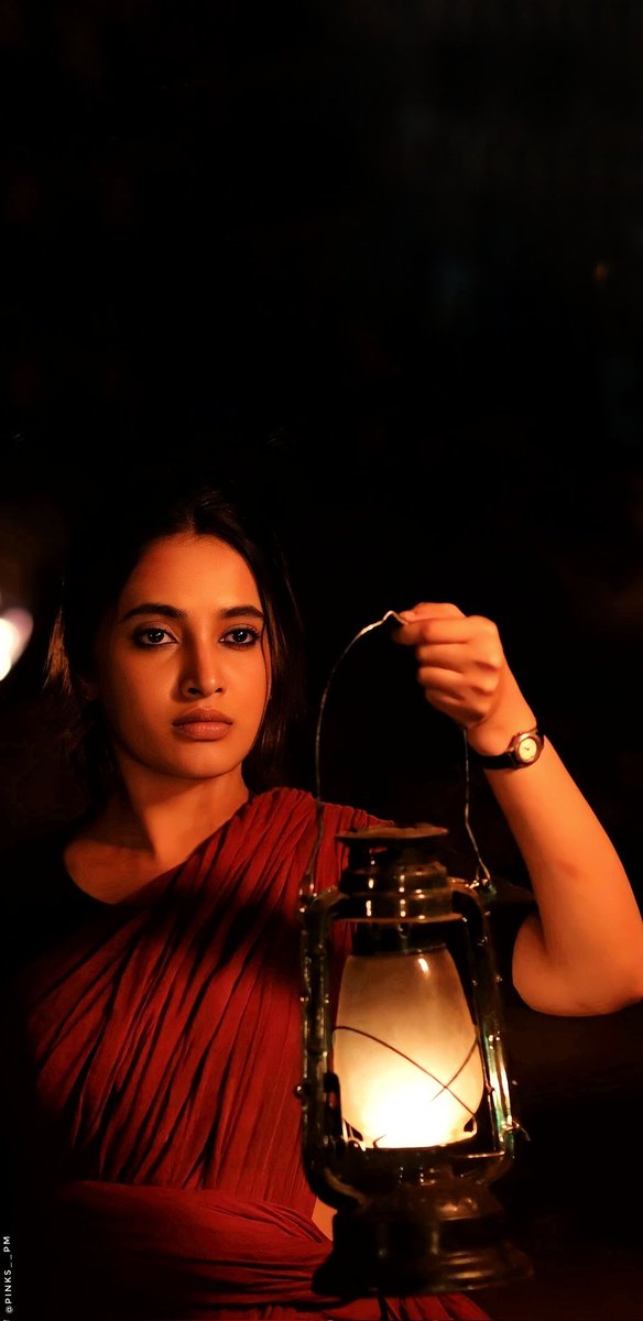 impriyankamohan's tweet photo. Dr. Velmathi ๐ฅ from #CaptainMiller
A soft kind flower or untouchable fire?
@priyankaamohan
#PriyankaMohan #PriyankaArulMohan #Pinks_PM https://t.co/8JlnP66AQq