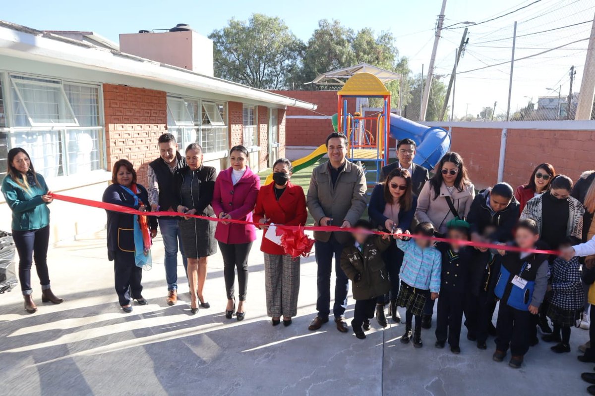 barraganpri's tweet photo. Iniciamos la semana en el J. N. Acalli donde entregamos plaza y modulo de juegos infantiles. En #SanMartínDeLasPirámides continuamos #HagamosComunidad. https://t.co/gLZLbnA2go