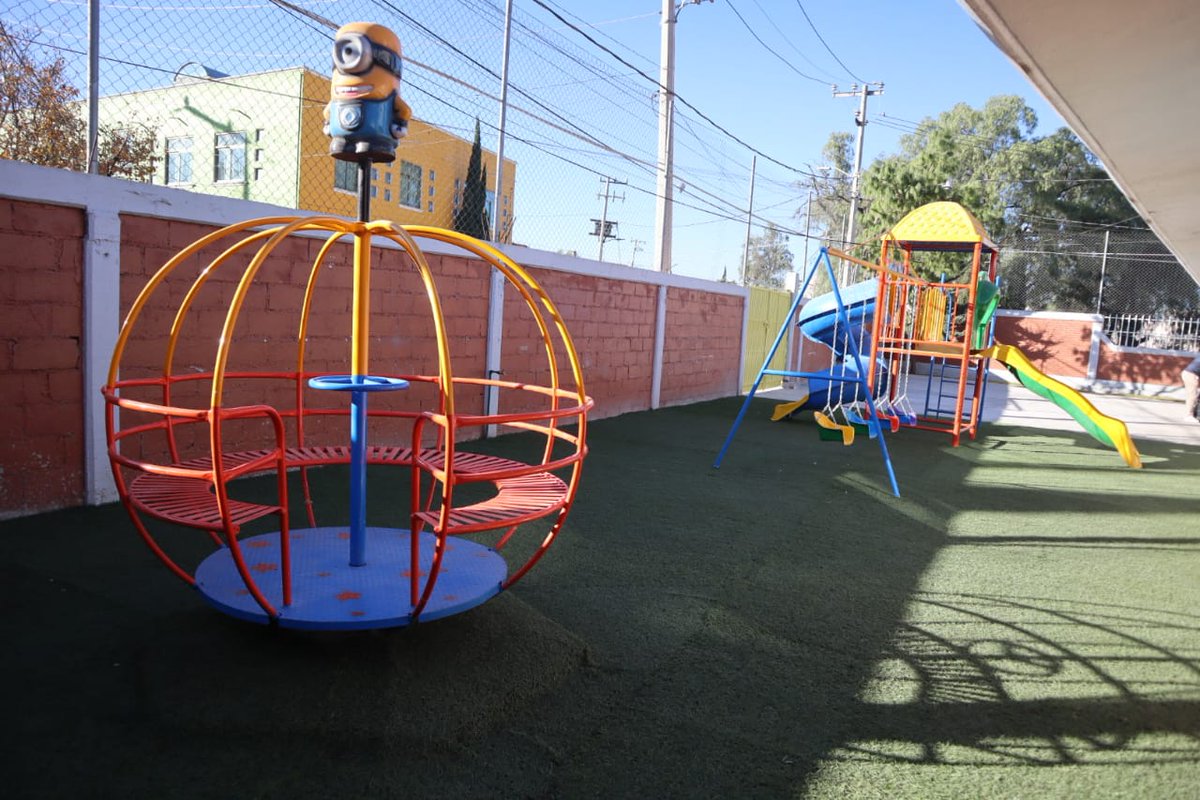 barraganpri's tweet photo. Iniciamos la semana en el J. N. Acalli donde entregamos plaza y modulo de juegos infantiles. En #SanMartínDeLasPirámides continuamos #HagamosComunidad. https://t.co/gLZLbnA2go