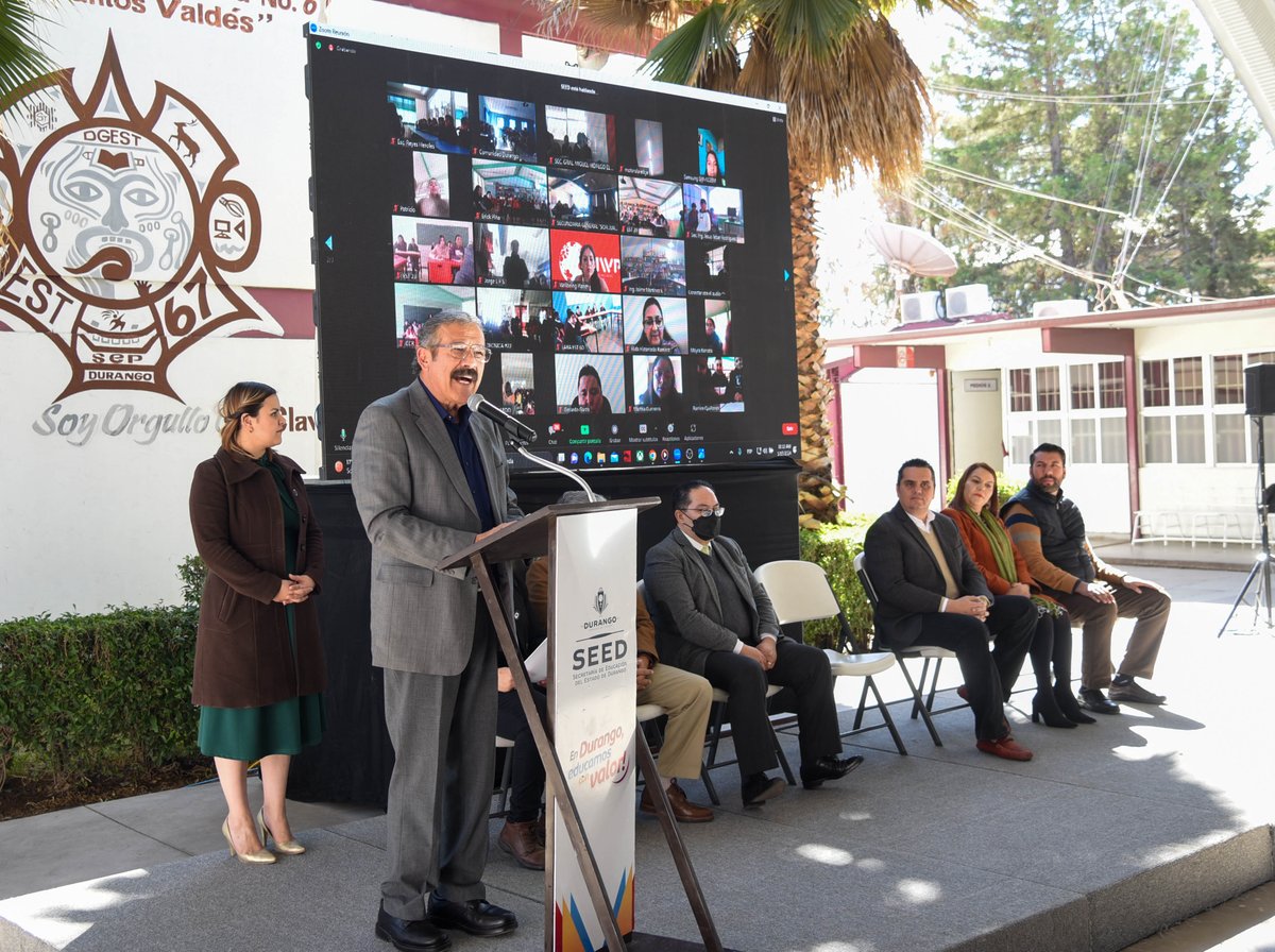 SEED_Dgo's tweet photo. A fin de promover la cultura de la paz, impulsamos, junto a The Wellbeing Planet Foundation, el Conversatorio sobre la No-Violencia. 

La inauguración se llevó a cabo en la EST #67, encabezado por el subsecretario de Servicios Educativos, Rolando Cruz García. https://t.co/eIkfNifEqr