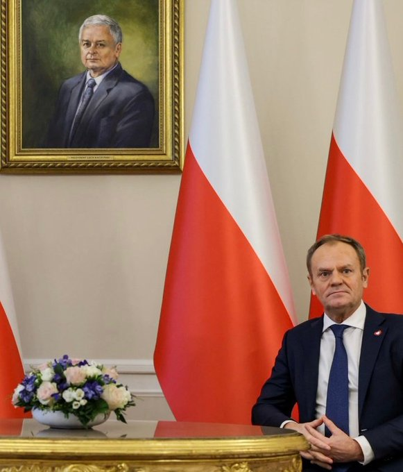 Vito82488734's tweet photo. Ironia losu. Dla mnie fotka dekady. https://t.co/g0o9uqKRNZ