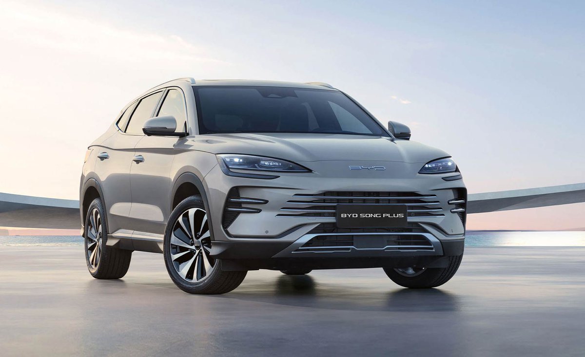 autosactual's tweet photo. Descubre el BYD SONG PLUS DM-i 2024, el SUV híbrido enchufable que redefine la movilidad. Autonomía de 1,105 km, diseño elegante y tecnología de vanguardia. ¡Conduce hacia el futuro! 🚗✨ #BYD #SONGPLUSDMi #AutosHíbridos 
https://t.co/QDCbjizUUy https://t.co/PLZw8XurOJ