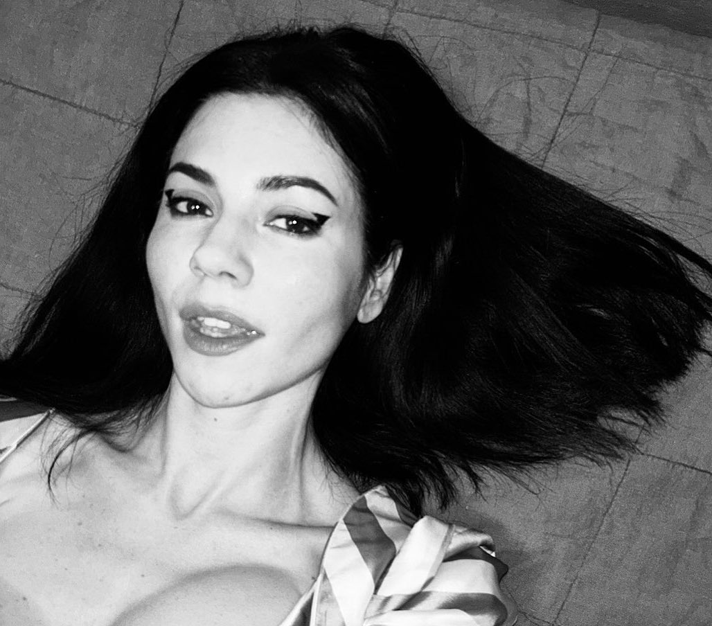 lourveve's tweet photo. There is no one like her.

Her: https://t.co/IUM6Bz8PIz