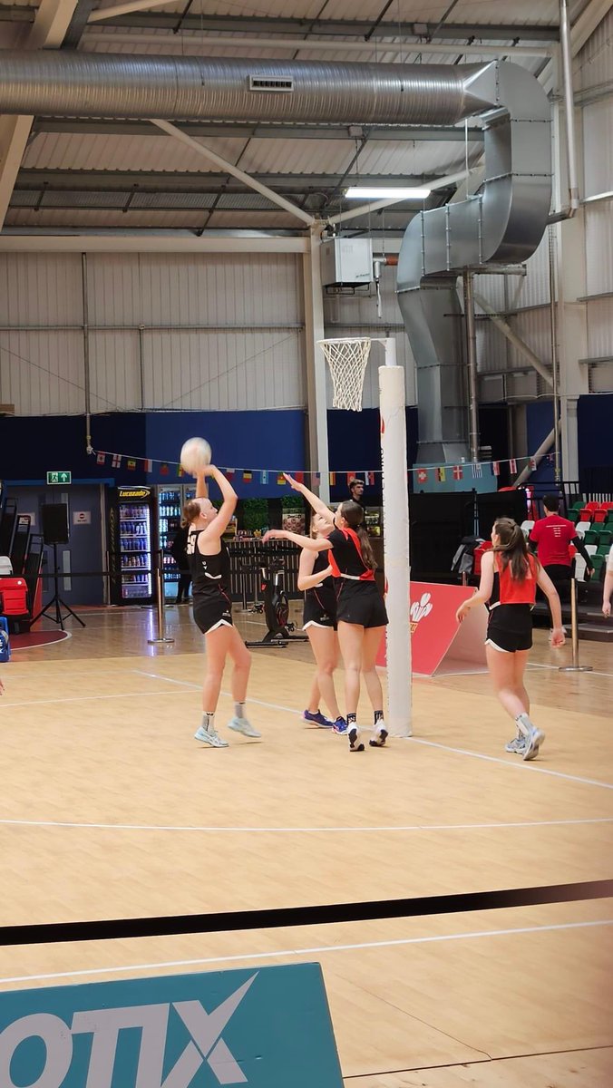 Llongyfarchiadau mawr i Manon Howells a fi’n cynrychioli Cymru dan 17 dros y penwythnos yng Nghaerdydd. Ystadegau saethu arbennig - mwynha pob cyfle #fiywmaes #fiywcymru