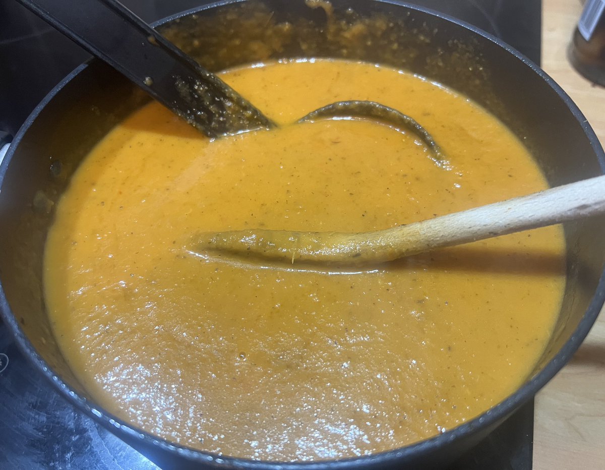 TylaGlasBees's tweet photo. Homemade Red Pepper and Tomato Soup.
Perfect warming food for these chilly nights
#homemade #soup #homemade #soup #homemadesoup #homemadesoups #homemadesoupday #homemadesoupisthebest https://t.co/VmFBtgWSgF
