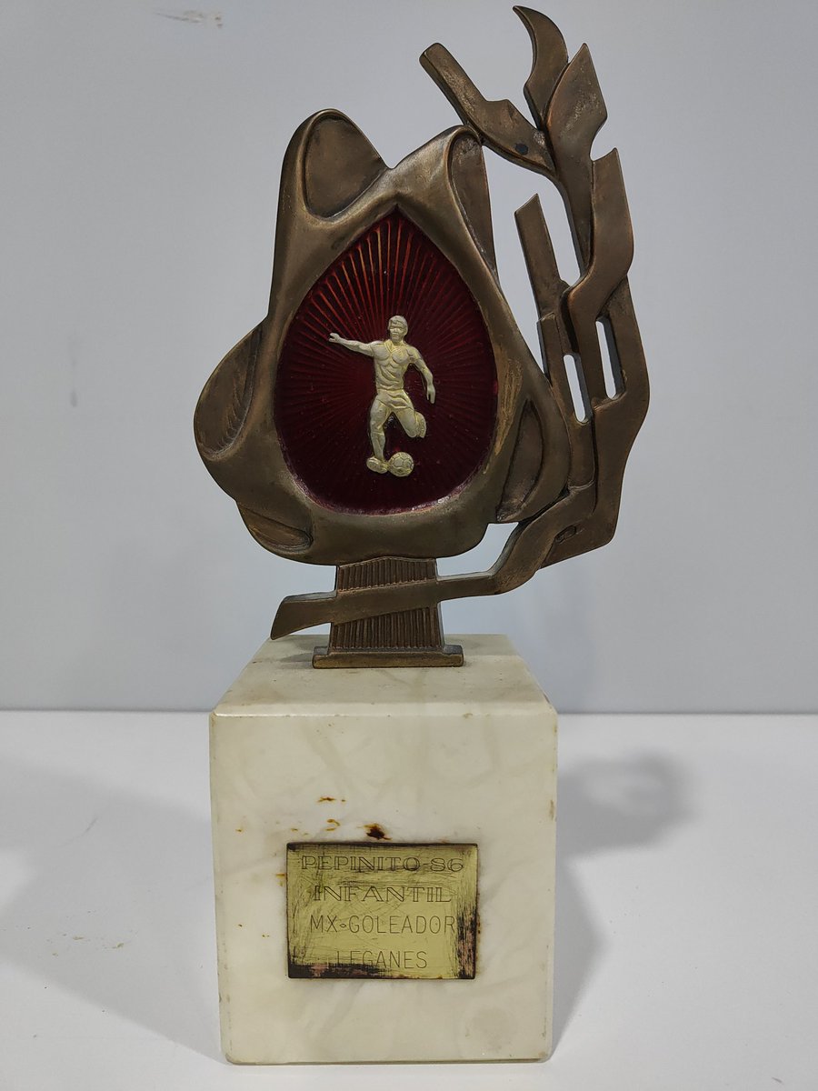 🏆⚽ El trofeo de máximo goleador del Torneo del Pepinito de 1986 que ganó <a href="/jmprieto21/">Juanma Prieto</a> .
¡Directo para nuestro museo en #Leganés!

#VuelveElPepinito #torneo