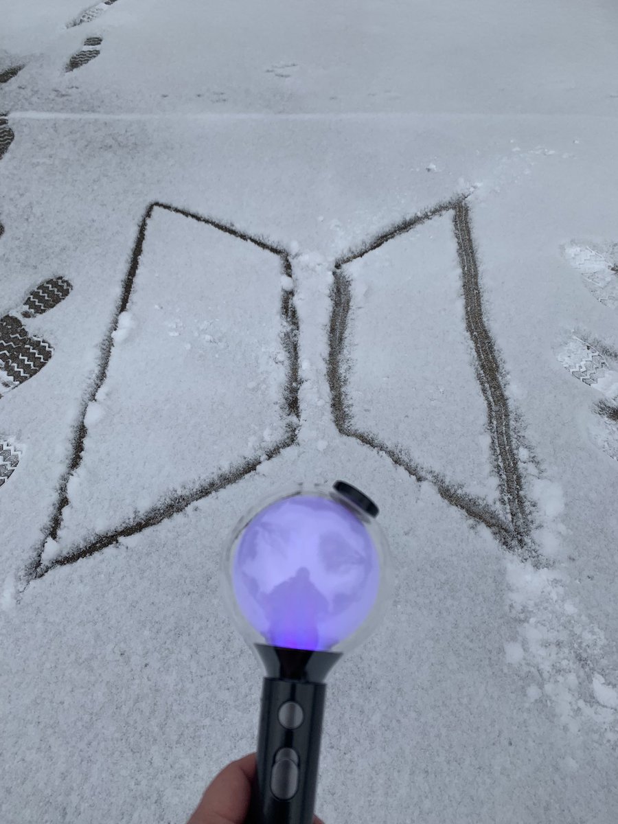 JadeM2122's tweet photo. BTS: Don’t forget us
😒……..
Me during snow storm 💜
#BTS https://t.co/VzkbecISu8