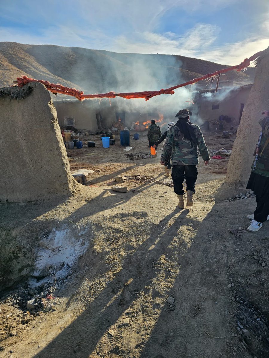 Raided drug godown in Chaman. Arrested culprits and eliminated drugs. Excellent work done by AC <a href="/Zohaib_Kibzai1/">Zohaib Kibzai</a>  <a href="/LeviesHq/">Balochistan Levies Force HQ</a> and <a href="/AtharAbbasRaja/">Servant of Saravan</a> . We have conducted more than 100 such raids with the help of FC and Intel agencies. Few hours ago the peddlers attacked us but ran away